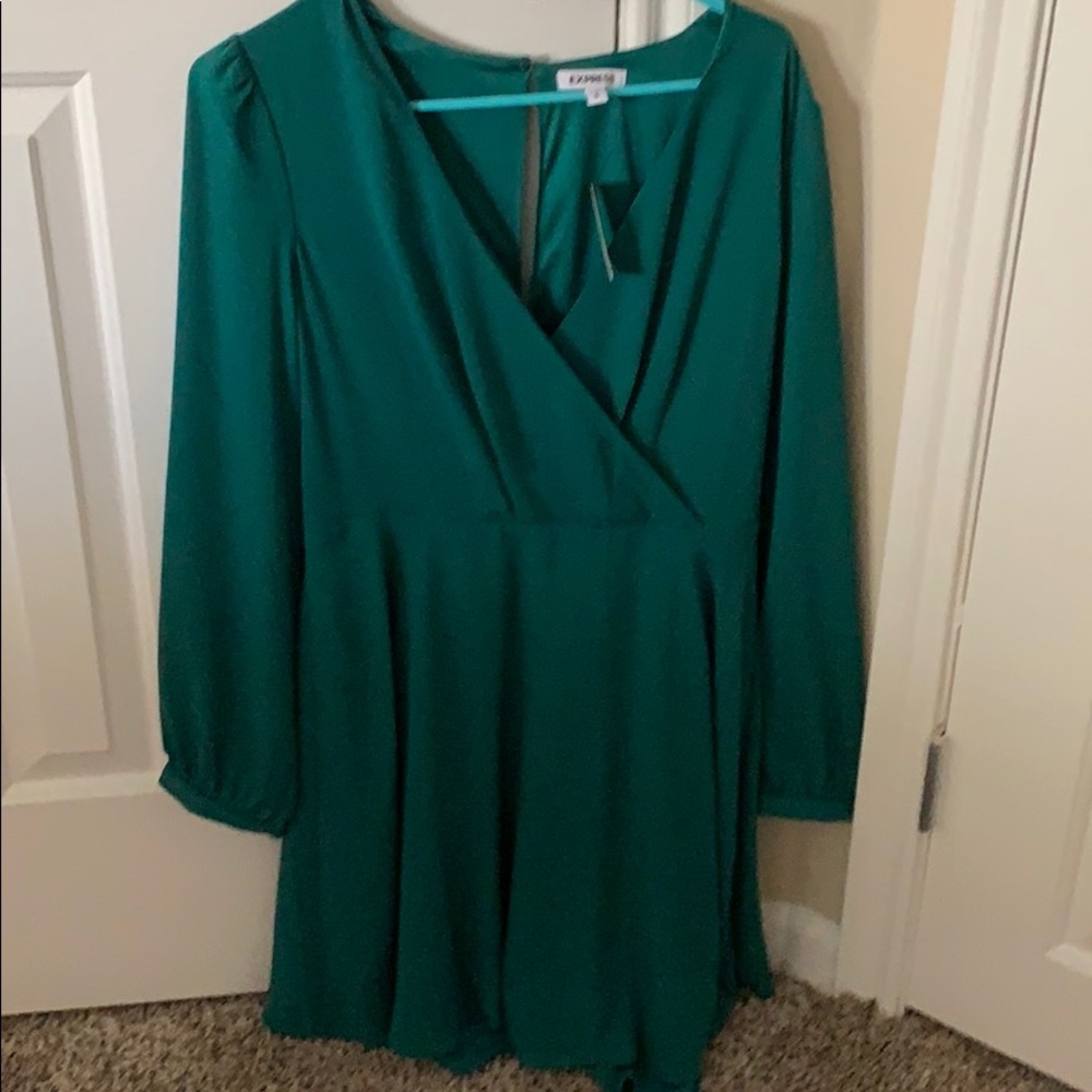 Green long sleeved dress